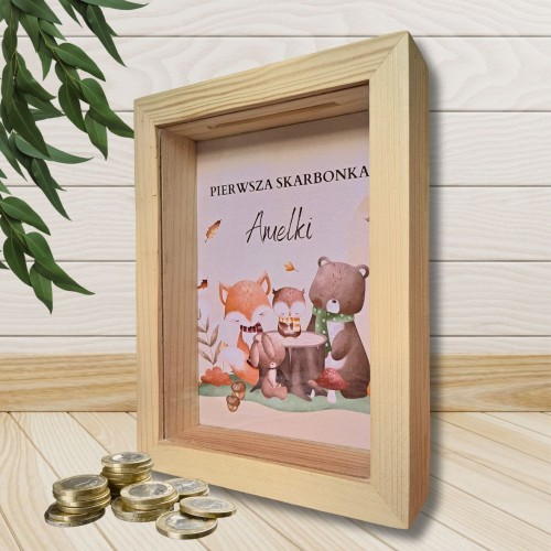 Drewniana skarbonka z szybką z imieniem prezent dla chłopca