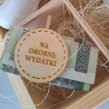 Prezent na ROCZEK NIEZBĘDNIK Pudełko na roczek z Wyposażeniem